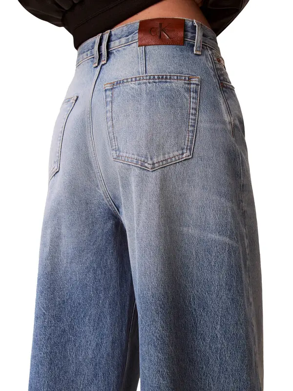 High Rise Barrel Jeans with Square Pocket 1 Image