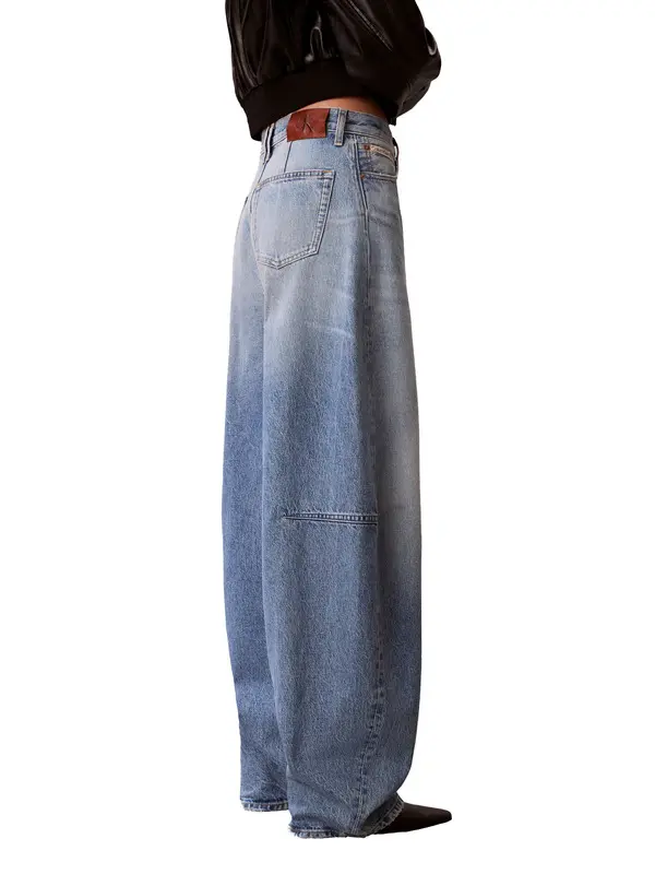 High Rise Barrel Jeans with Square Pocket 2 Image