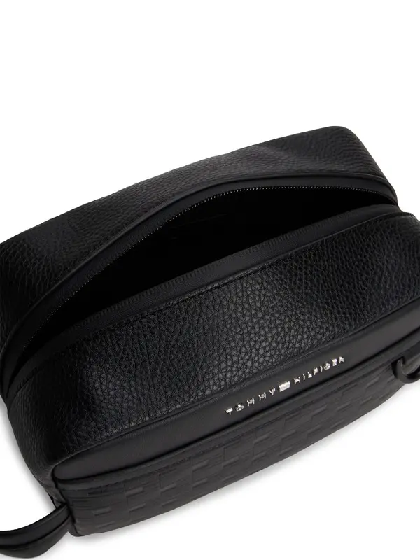 ModernRepeatFlagMetalLogoWashbag 1 Image