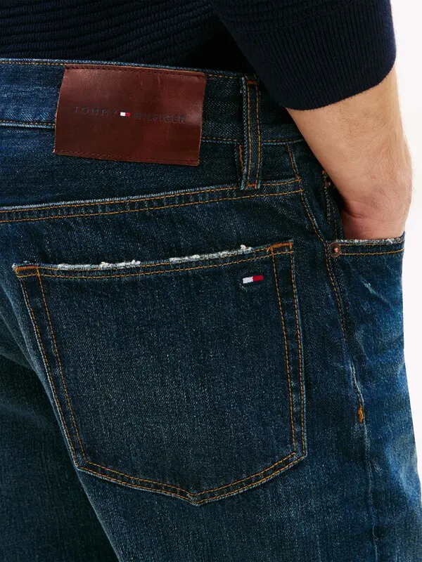 Regular Fit Tapered Legs Jeans 1 Image