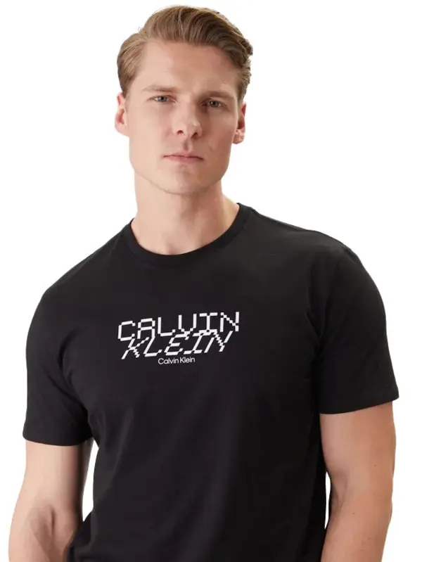Classic Fit T-shirt With Script Graphic 2 Image