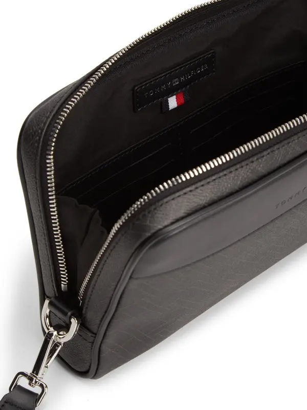 Hilfiger Flag Mixed Texture Wash Bag 2 Image