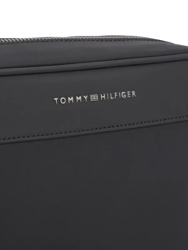 Minimalist Leather Washbag with Signature Flag Detail 3 Image