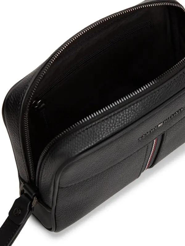 Metal Logo Pebble Grain Leather Wash Bag 3 Image