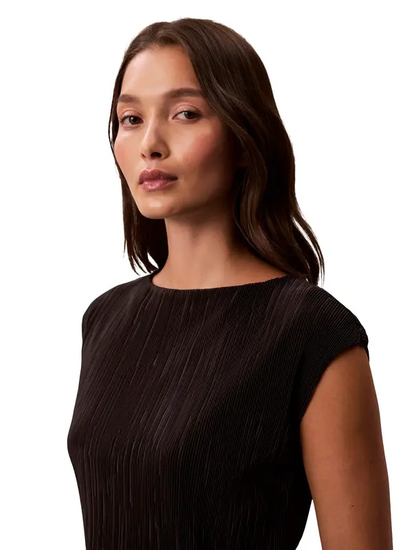 Sleeveless Pleated Boatneck Tunic Top 4 Image