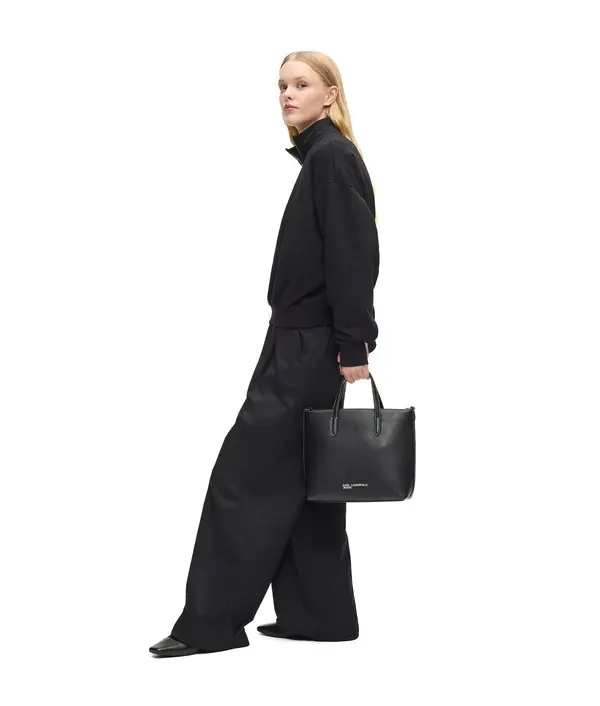 Medium Leather Tote Bag With Metal Logo  4 Image