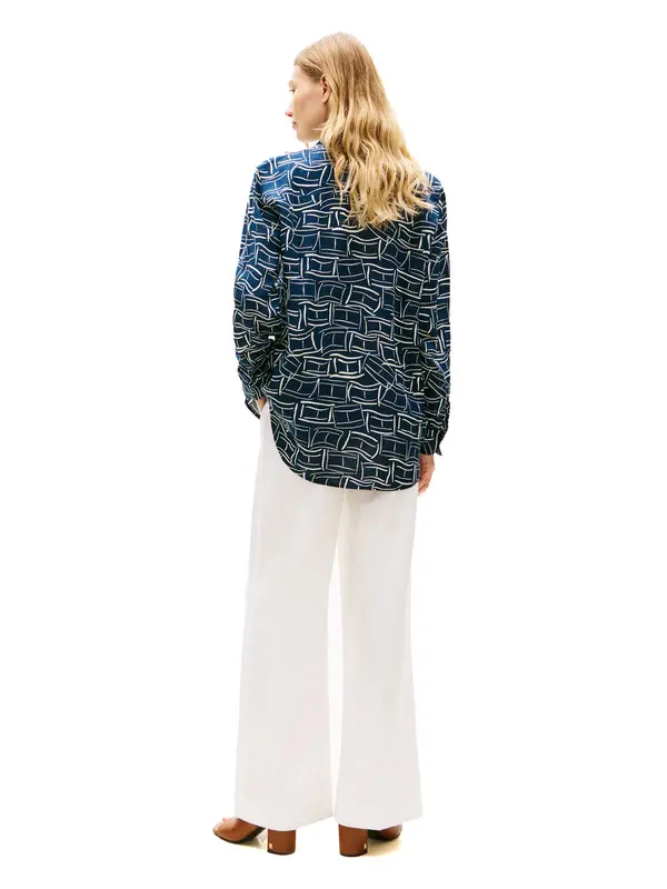 Comfortable Regular Fit Linen Long Sleeve Shirt 2 Image