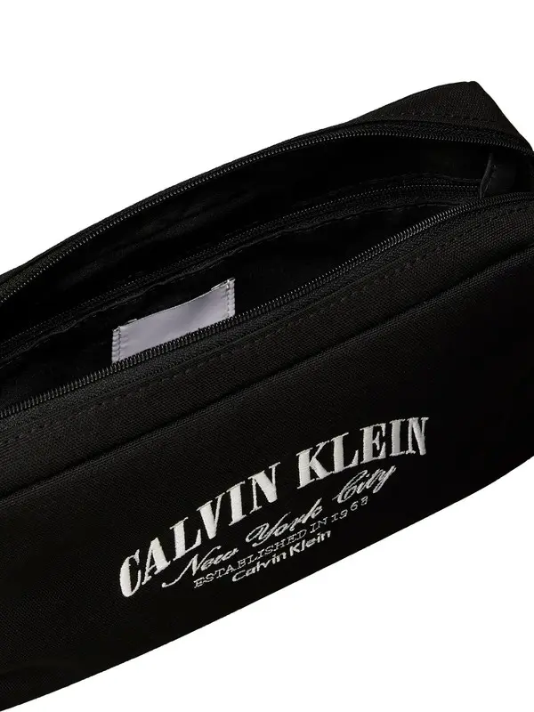Heritage Logo Canvas Wash Bag 1 Image