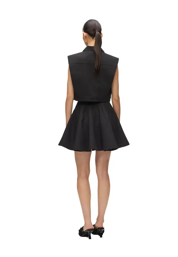 High-waisted Mini Skirt with Voluminous Pleats. 1 Image
